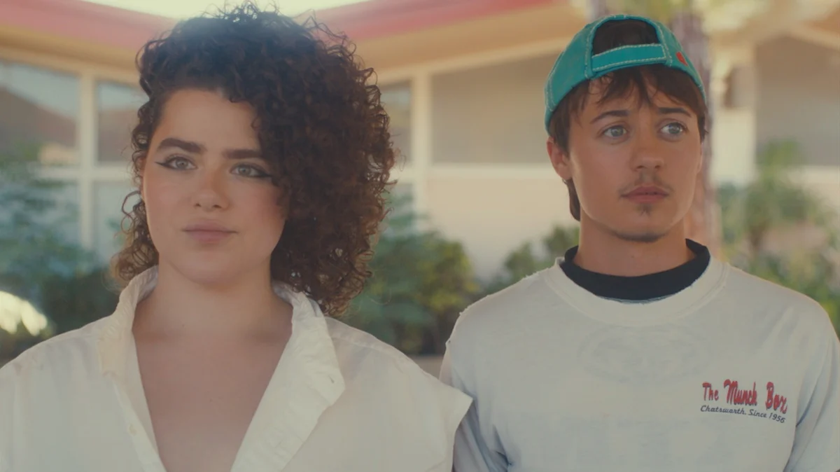Elle est la réalisatrice Siobhan McCarthy dans Making the Trans Indie High School Romp