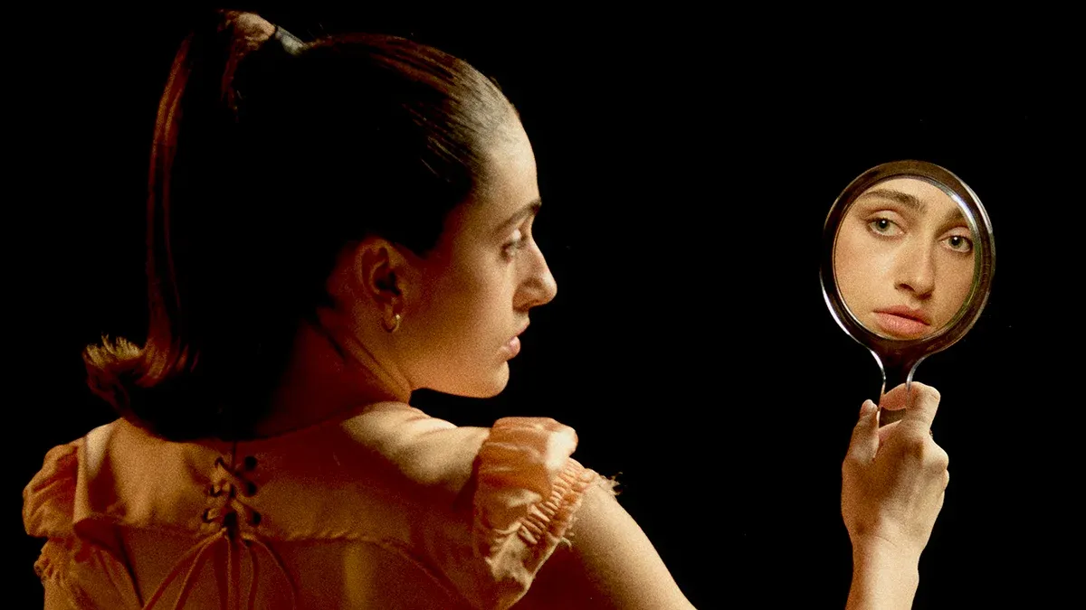 Rachel Sennott veut continuer à explorer les dégâts de la vie dans "I Love LA"
