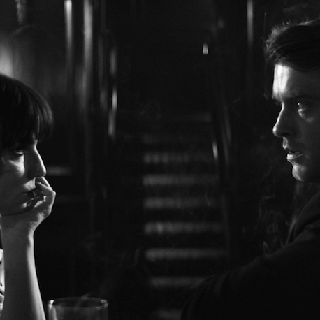 Revue Tribeca 2026 : CROOKS, Film Noir Pastiche trouve sa place dans la performance sauvage de Melora Walters