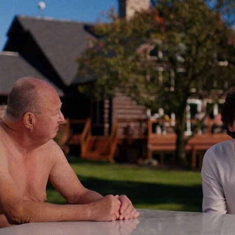 Revue Tribeca 2026 : PONDEROSA, un casse-tête surréaliste s'enlise dans sa propre ambition