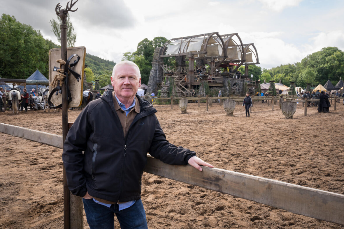 Tom McCullagh, un Chevalier des Sept Royaumes, parle de la réduction de Westeros et de la construction de ponts
