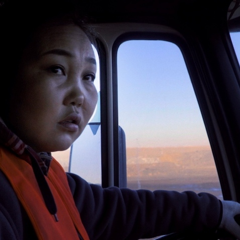 Tribeca 2026 Review: COLORS OF WHITE ROCK documente les luttes d'un chauffeur de camion mongol