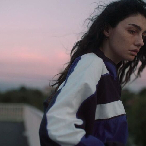Tribeca 2026 Review : MUTTER : LE JOURNAL D'UNE MÈRE, avant tout une histoire d'amour, mais il y a du sang, de la mort et un monstre