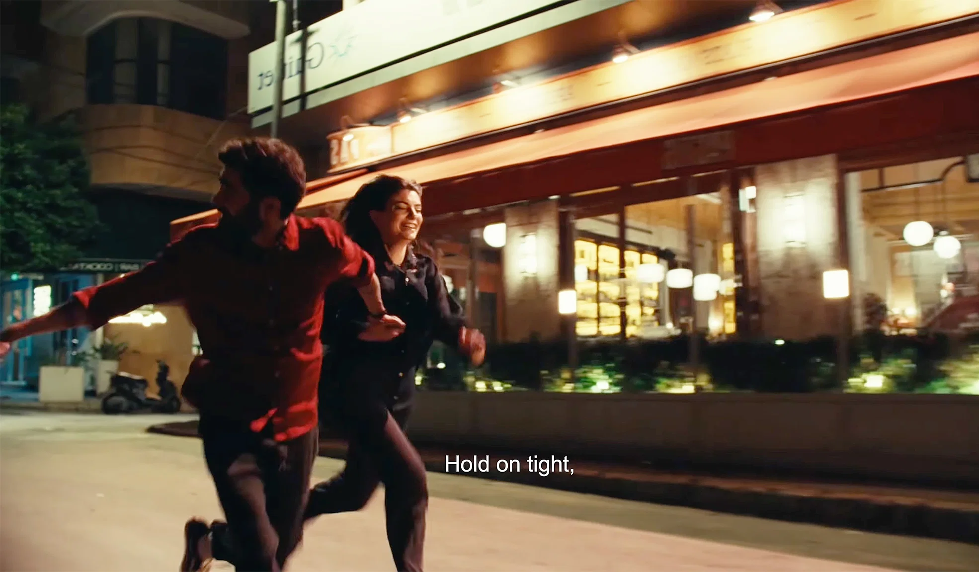 Une autre magnifique bande-annonce du film d'histoire d'amour "A Sad & Beautiful World"